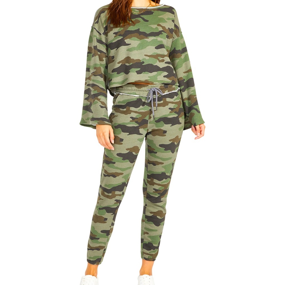 NEW! BB Dakota Camo Matching Lounge Set - NWT
